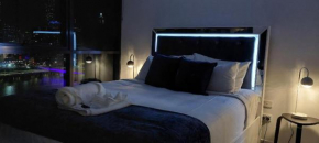 2BR Apartment in South Brisbane with Spectacular River View, Brisbane